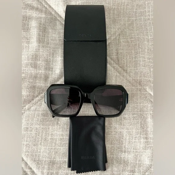 PRADA PR28ZS Sunglasses - Black Frame, Grey Lenses PRADA PR 28ZS 16K90A Black Grey Gradient Women main image 4